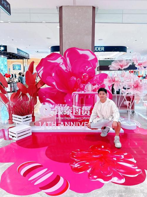 商场门口穿着人偶装的叫什么_商场门口魔性摇摆充气人偶，迎宾吉祥物，增添活力！