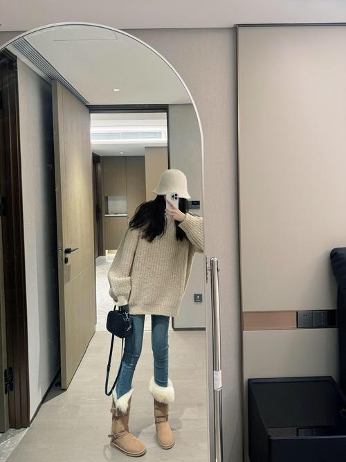 ugg雪地靴配什么裤子_上海流行UGG雪地靴,舒适保暖又时尚! ugg雪地靴配什么裤子_上海流行UGG雪地靴,舒适保暖又时尚!