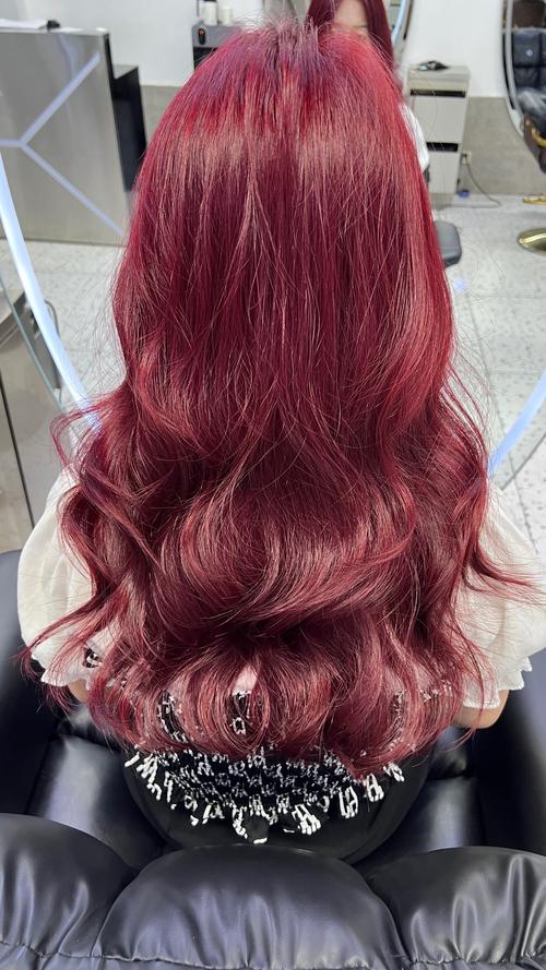 梅色是什么颜色_浪漫紫调，时尚百搭色