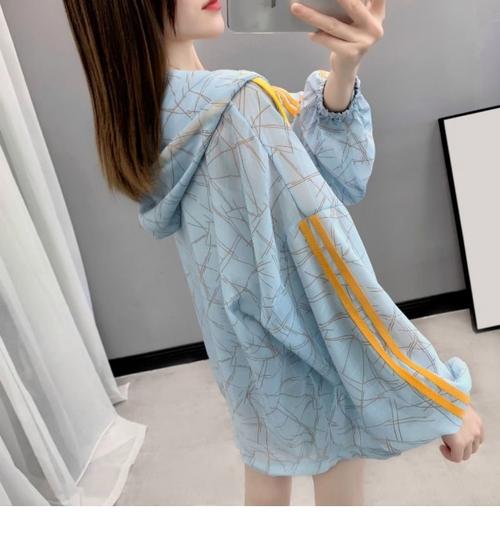 涤纶衣服适合夏天穿吗_耐用易打理涤纶衣，透气性差夏天闷